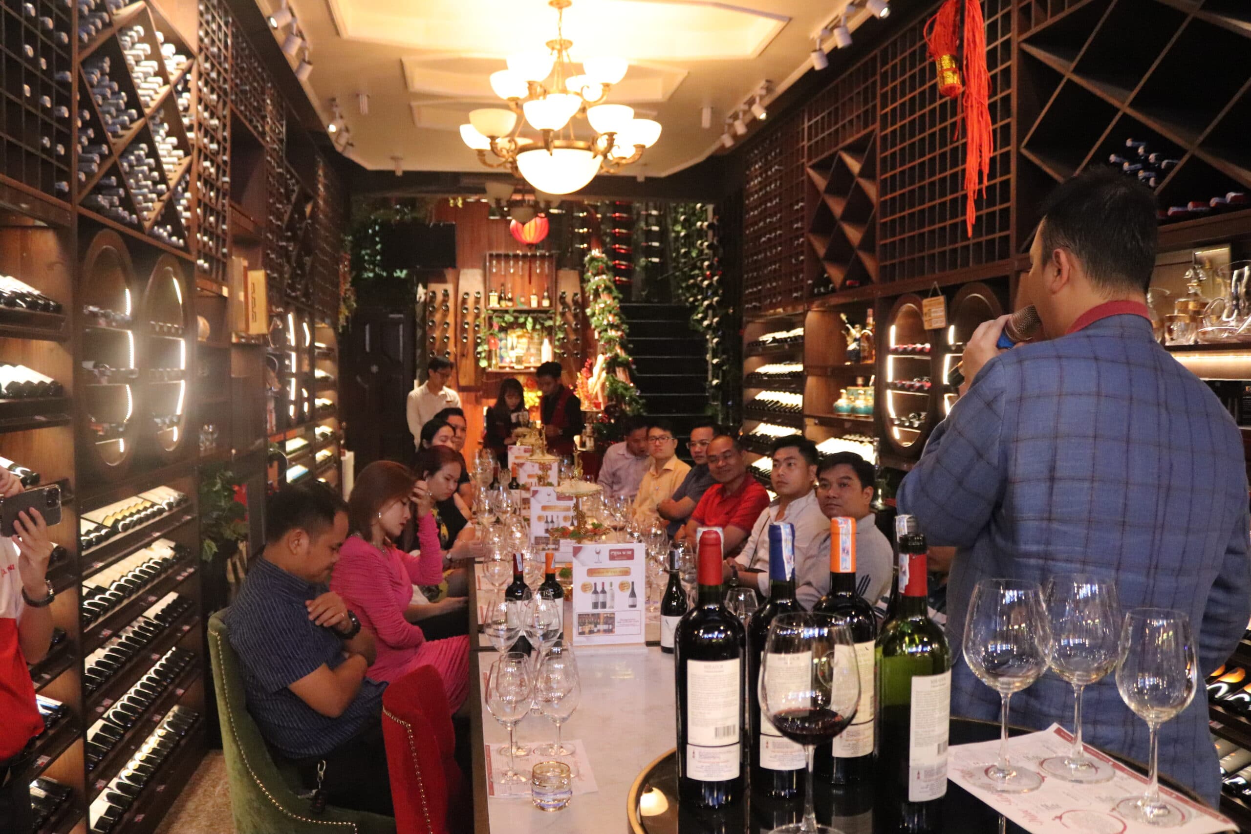 Tiệc thử rượu vang tại Ywines Mart & Restaurant